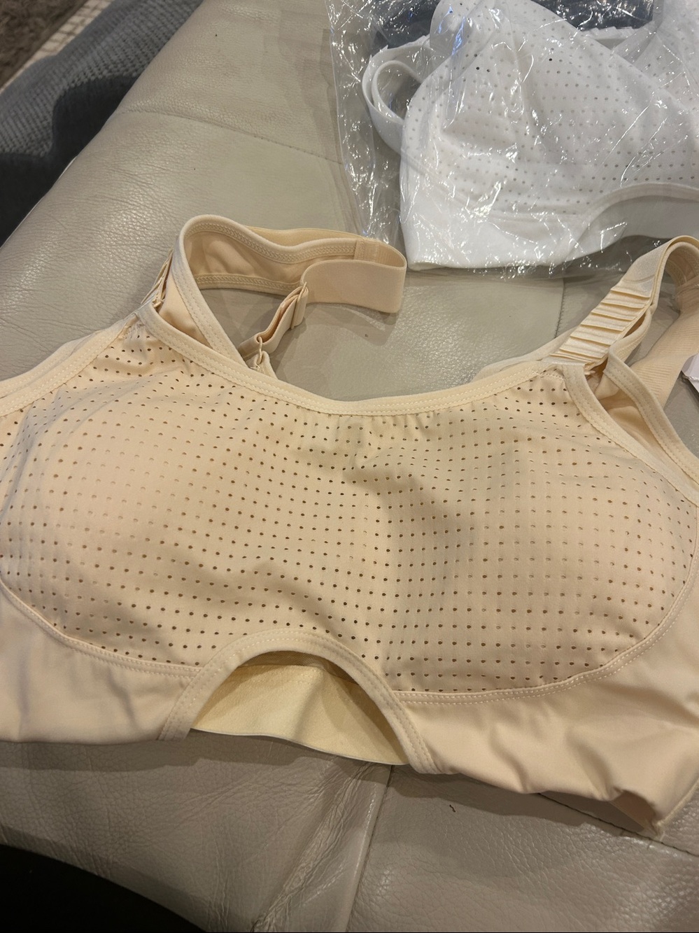 Powerful Custom-Lift Support Bra - White (3)